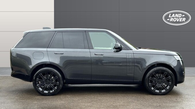 Land Rover Range Rover 3.0 D300 Edition 4dr Auto Diesel Estate - Image 5